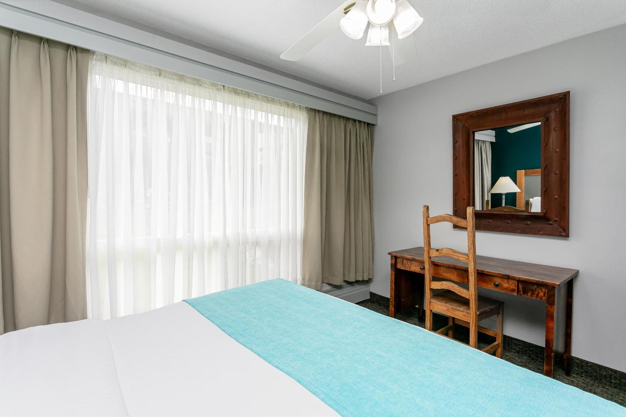 Tonquin Inn Джаспер Номер фото